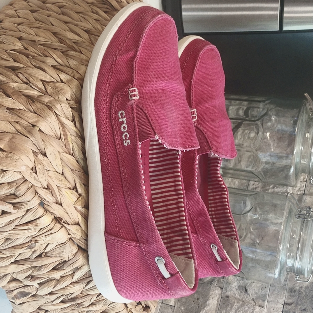 Like new , Walu pink canvas Crocs